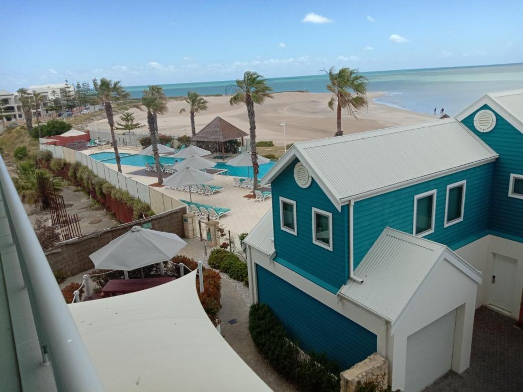 An Ocean,Beachfront And Pool View Apartment 210 Mandurah Dış mekan fotoğraf