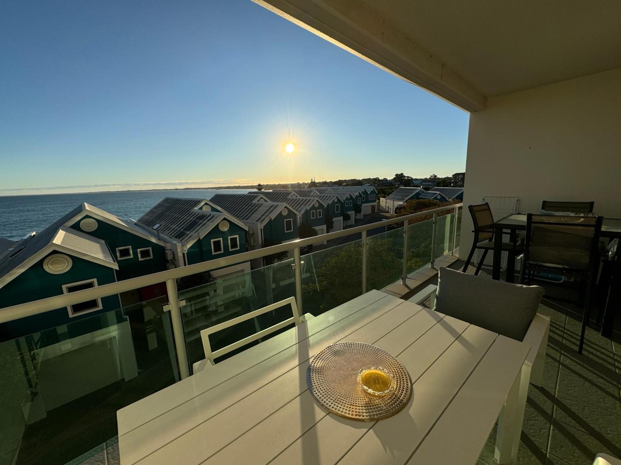 An Ocean,Beachfront And Pool View Apartment 210 Mandurah Dış mekan fotoğraf