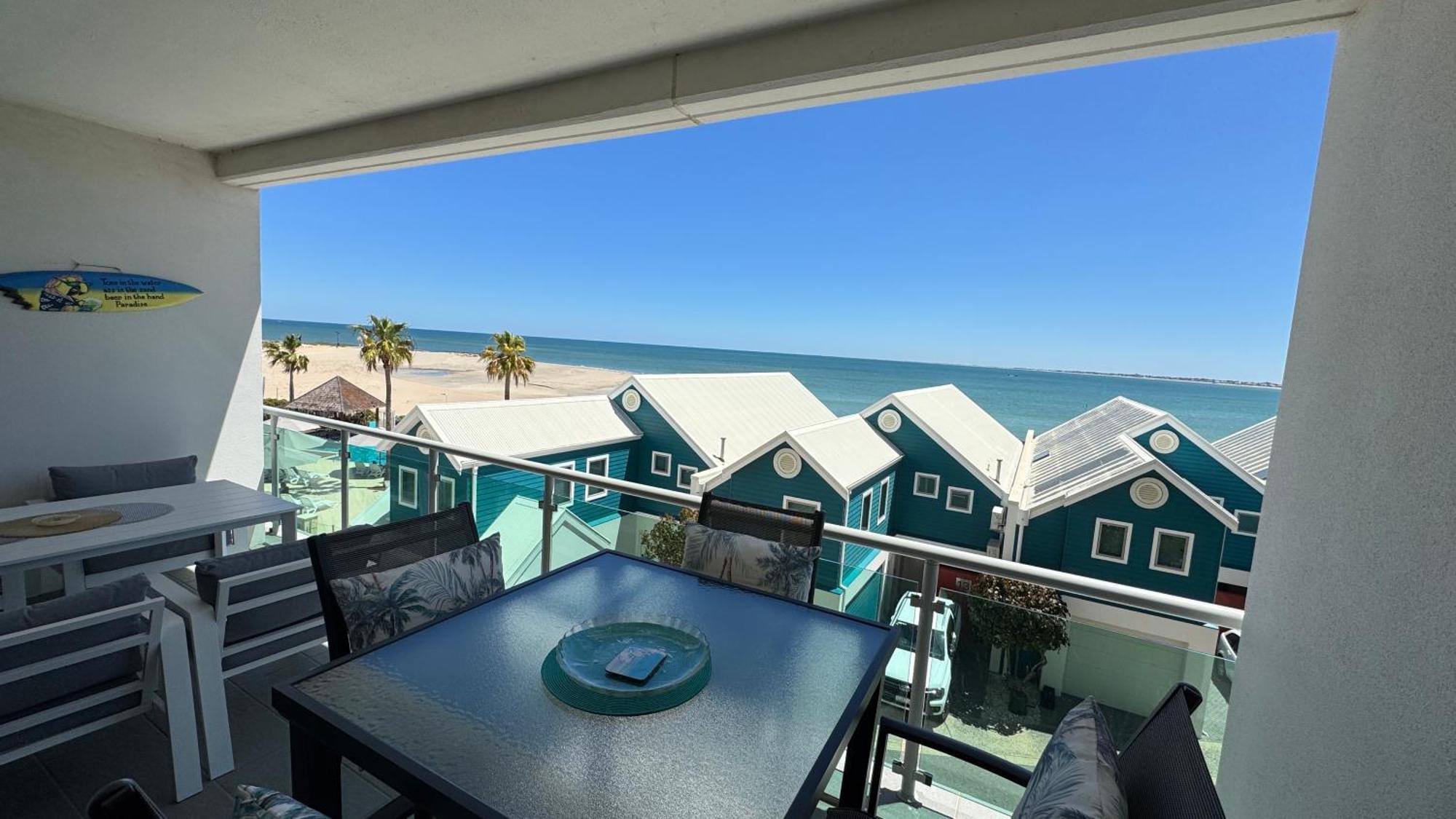 An Ocean,Beachfront And Pool View Apartment 210 Mandurah Dış mekan fotoğraf